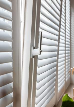 Luxaflex® shutters openstaand raam | LPN 9530
