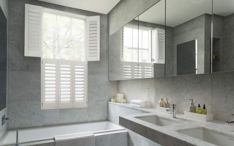 Luxaflex® Shutters badkamer