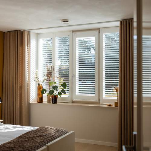 Hoe worden shutters gemonteerd?