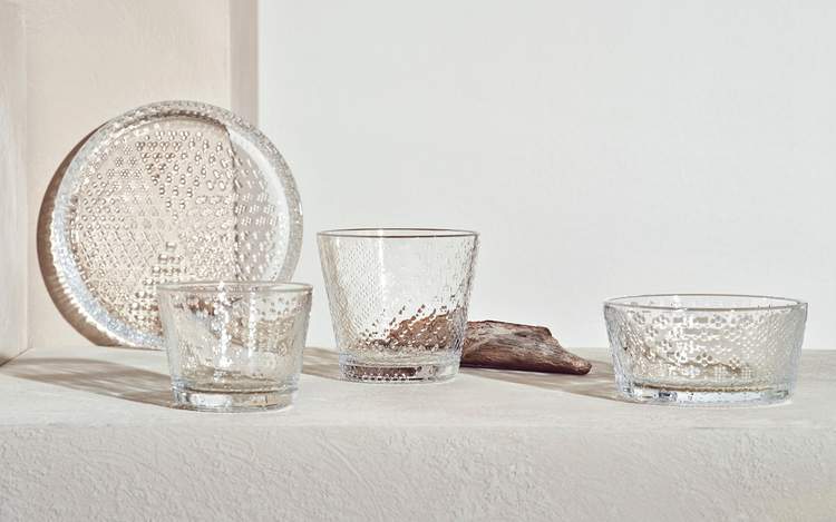 Foto: glazen servies Tundra van Oiva Toikka voor Iittala