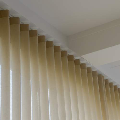 Luxaflex® Gordijnen met wave plooi in het Binti Home Inspiratiehuis