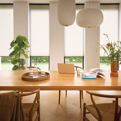 Plissé Shades van Luxaflex in de keuken