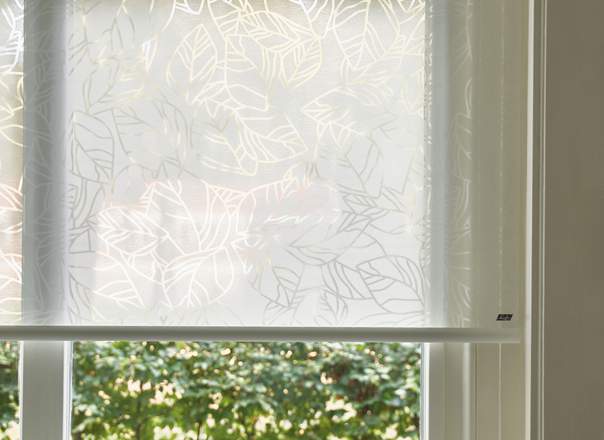 Witte raamdecoratie