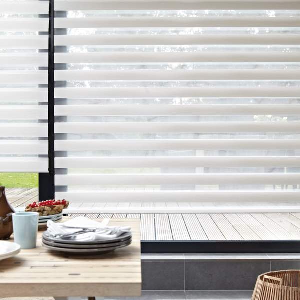Zomerse wooninspiratie: wit met hout