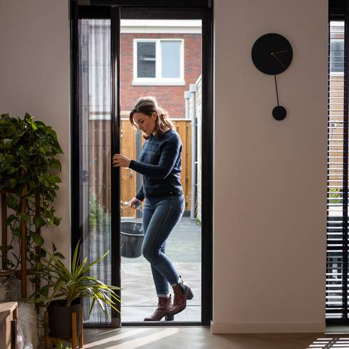 Ben je op zoek naar een Plissé hordeur? | Luxaflex® luxaflex.nl